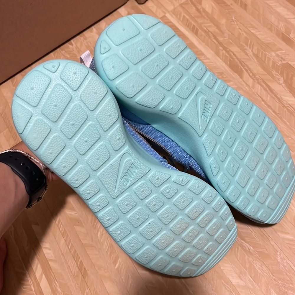 Nike Roche - Picture 4 of 5